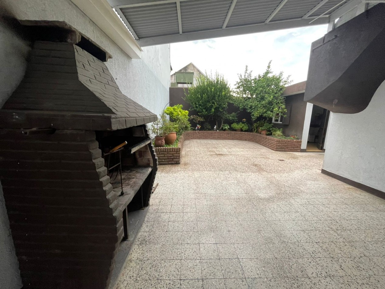 Divina!! casa 4 ambientes con local al frente en inmejorable zona