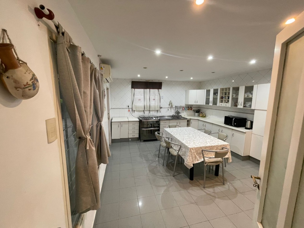 Divina!! casa 4 ambientes con local al frente en inmejorable zona