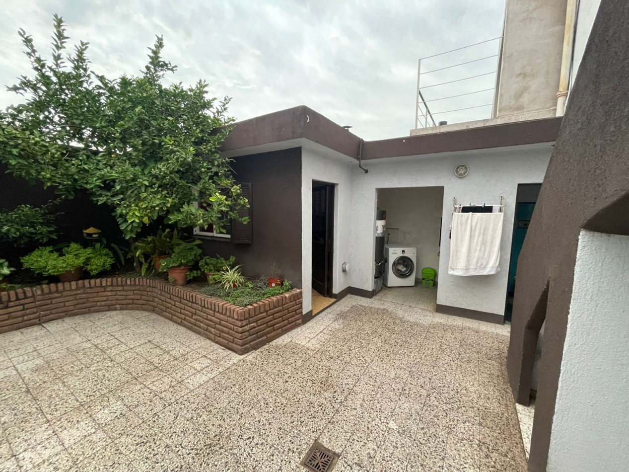 Divina!! casa 4 ambientes con local al frente en inmejorable zona