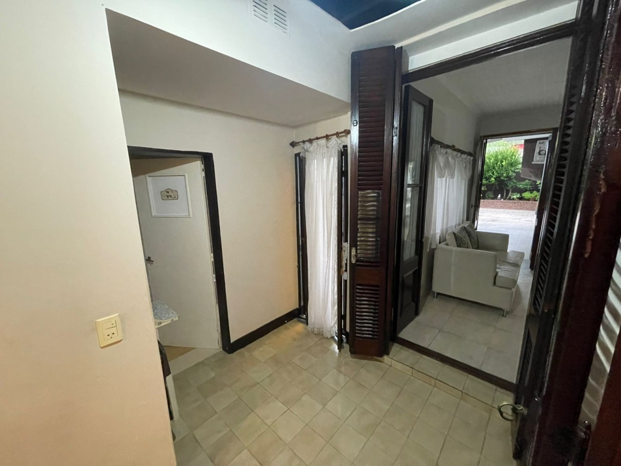 Divina!! casa 4 ambientes con local al frente en inmejorable zona