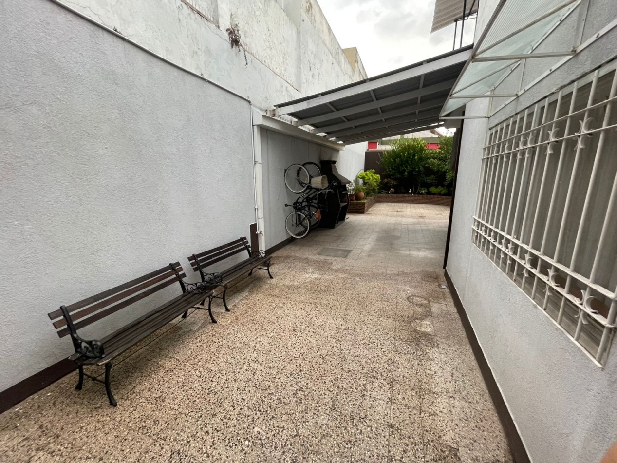 Divina!! casa 4 ambientes con local al frente en inmejorable zona