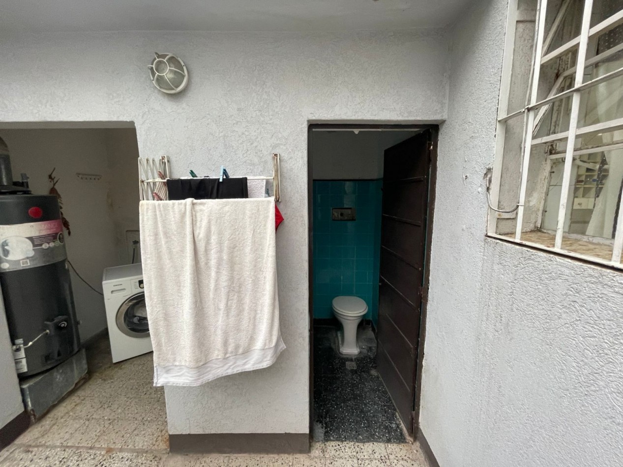 Divina!! casa 4 ambientes con local al frente en inmejorable zona