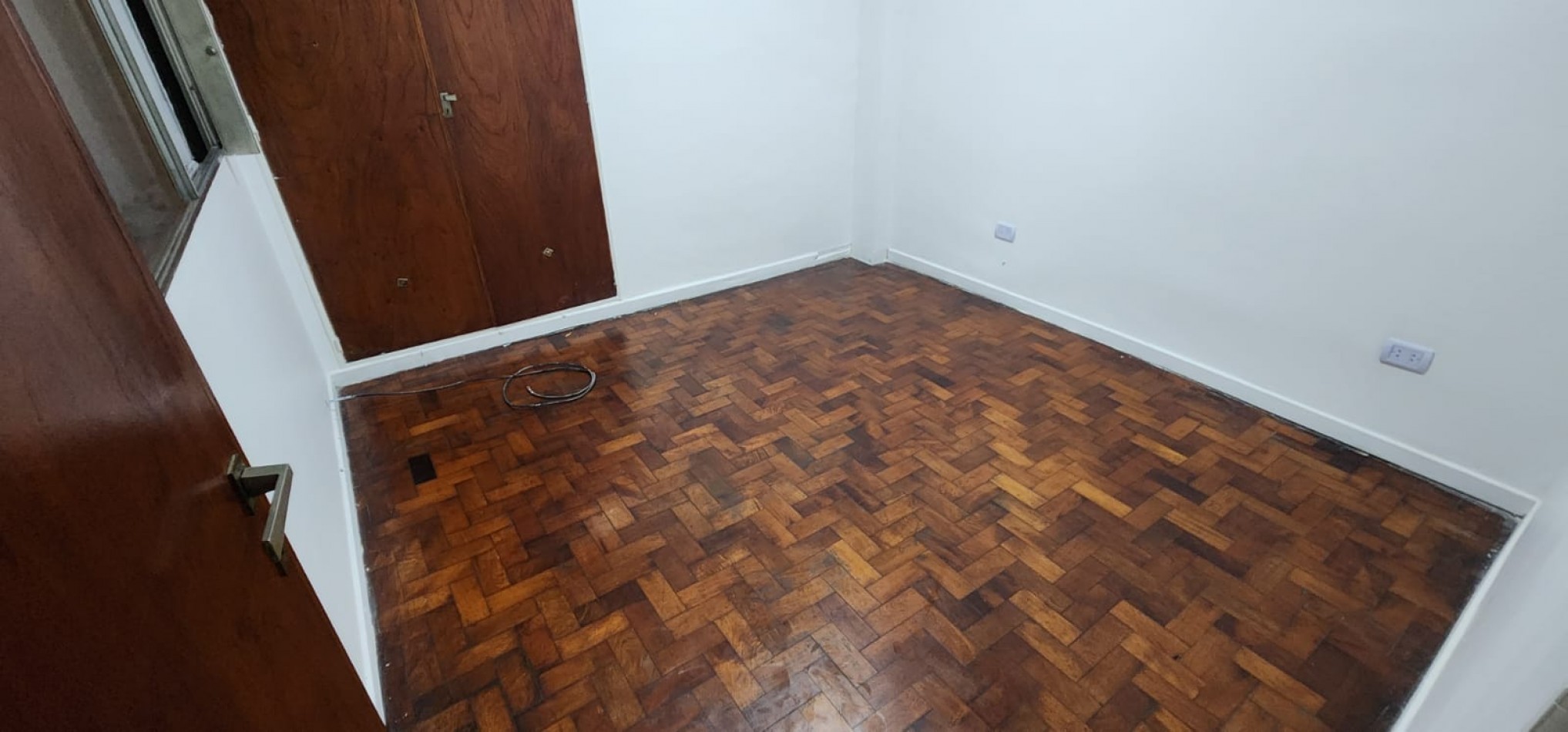 Amplio 3 ambientes cocina y baño a nuevo APTO PROFESIONAL