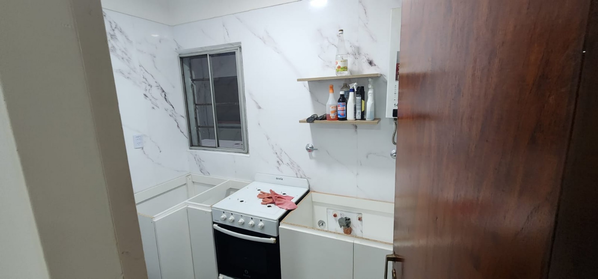 Amplio 3 ambientes cocina y baño a nuevo APTO PROFESIONAL
