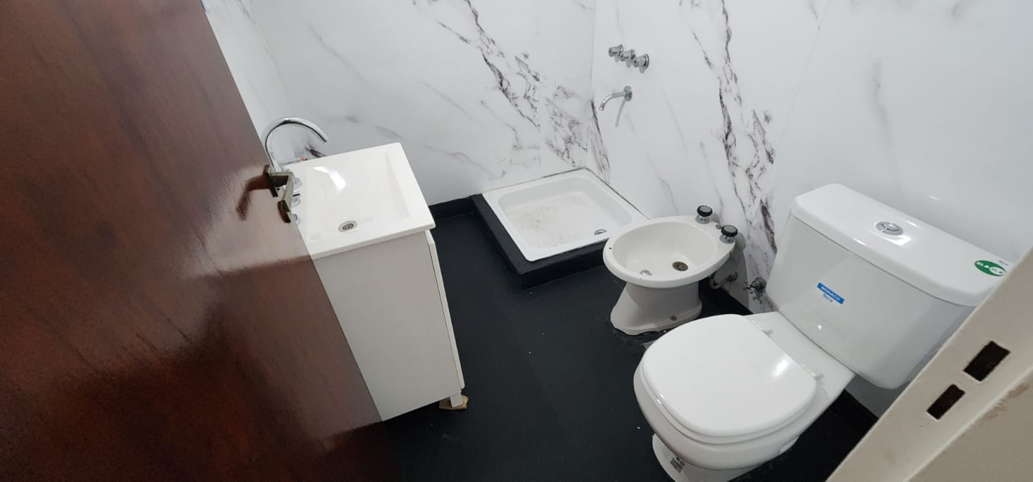 Amplio 3 ambientes cocina y baño a nuevo APTO PROFESIONAL