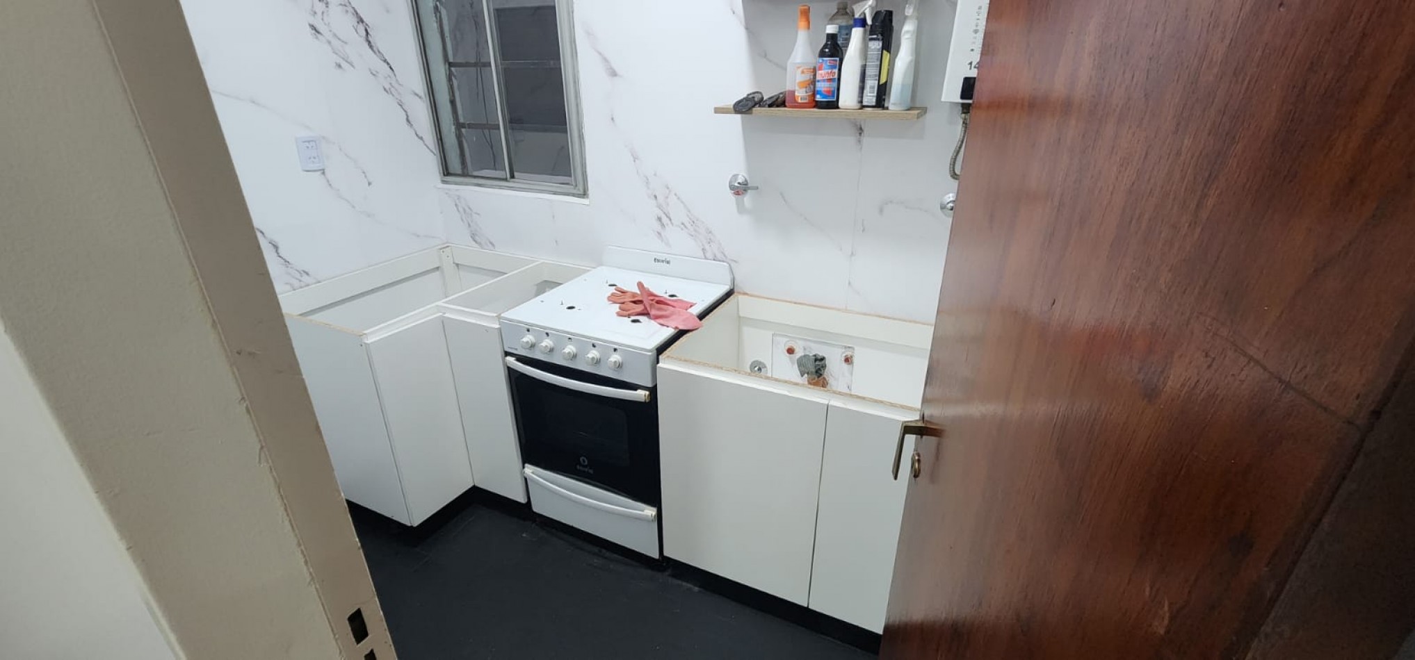 Amplio 3 ambientes cocina y baño a nuevo APTO PROFESIONAL