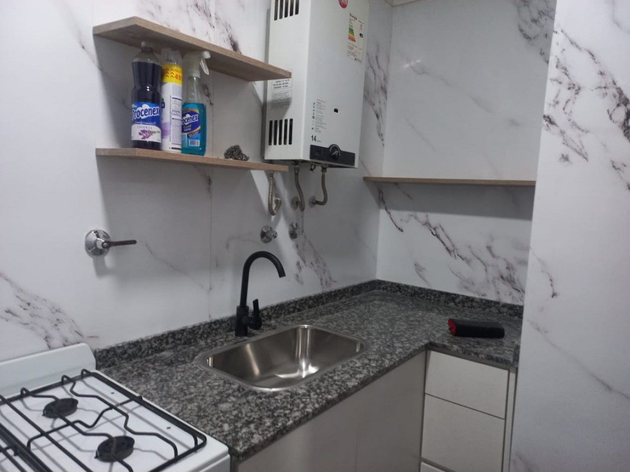 Amplio 3 ambientes cocina y baño a nuevo APTO PROFESIONAL