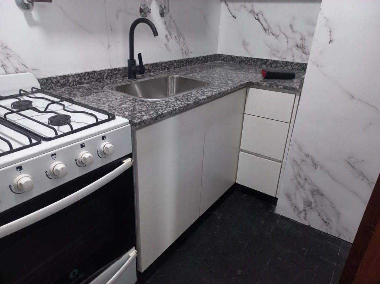 Amplio 3 ambientes cocina y baño a nuevo APTO PROFESIONAL