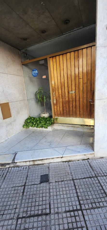 Amplio 3 ambientes cocina y baño a nuevo APTO PROFESIONAL