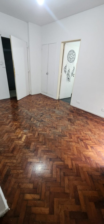 Venta departamento 2 ambientes baño cocina pisos de parquet