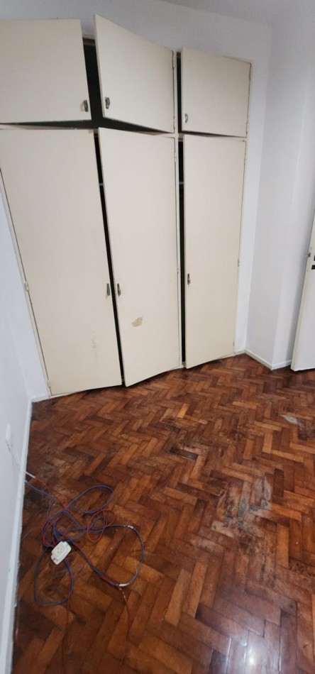 Venta departamento 2 ambientes baño cocina pisos de parquet