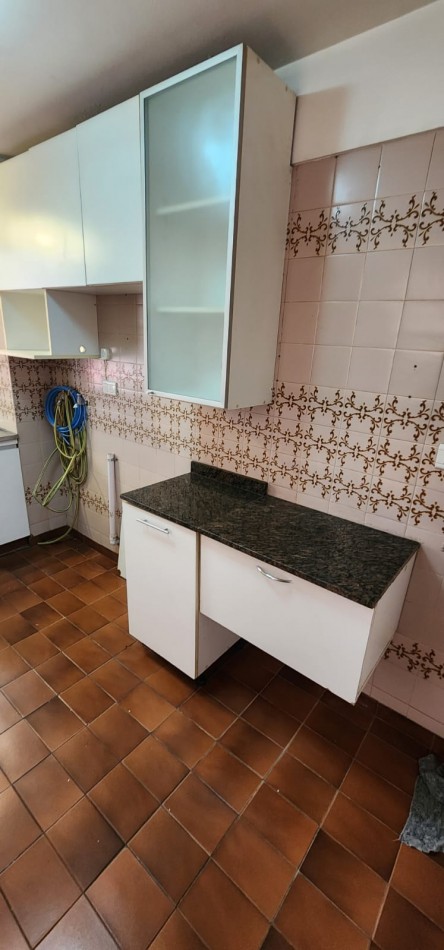 Divino!!! S/Piso 2 dormitorios living comedor Patio muy soleado!! cocina amplia con lavadero mts subte