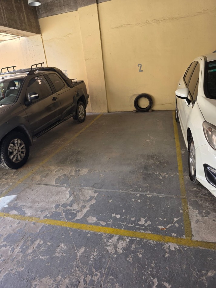 Excelente cochera cubierta y fija en edificio joven bajas expensas mts.Facultad