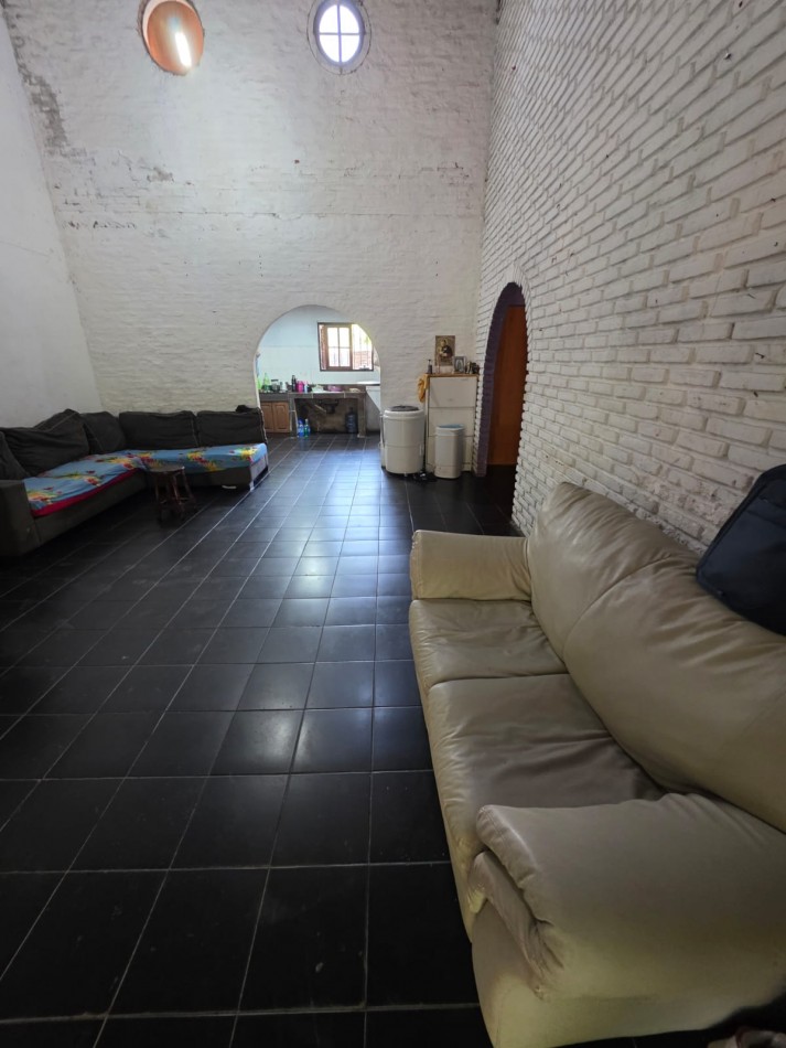 Lote 8.66 x 31.00 Actualmente galpon + vivienda