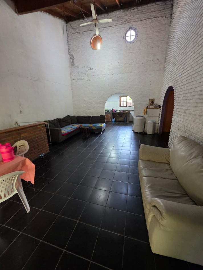 Lote 8.66 x 31.00 Actualmente galpon + vivienda