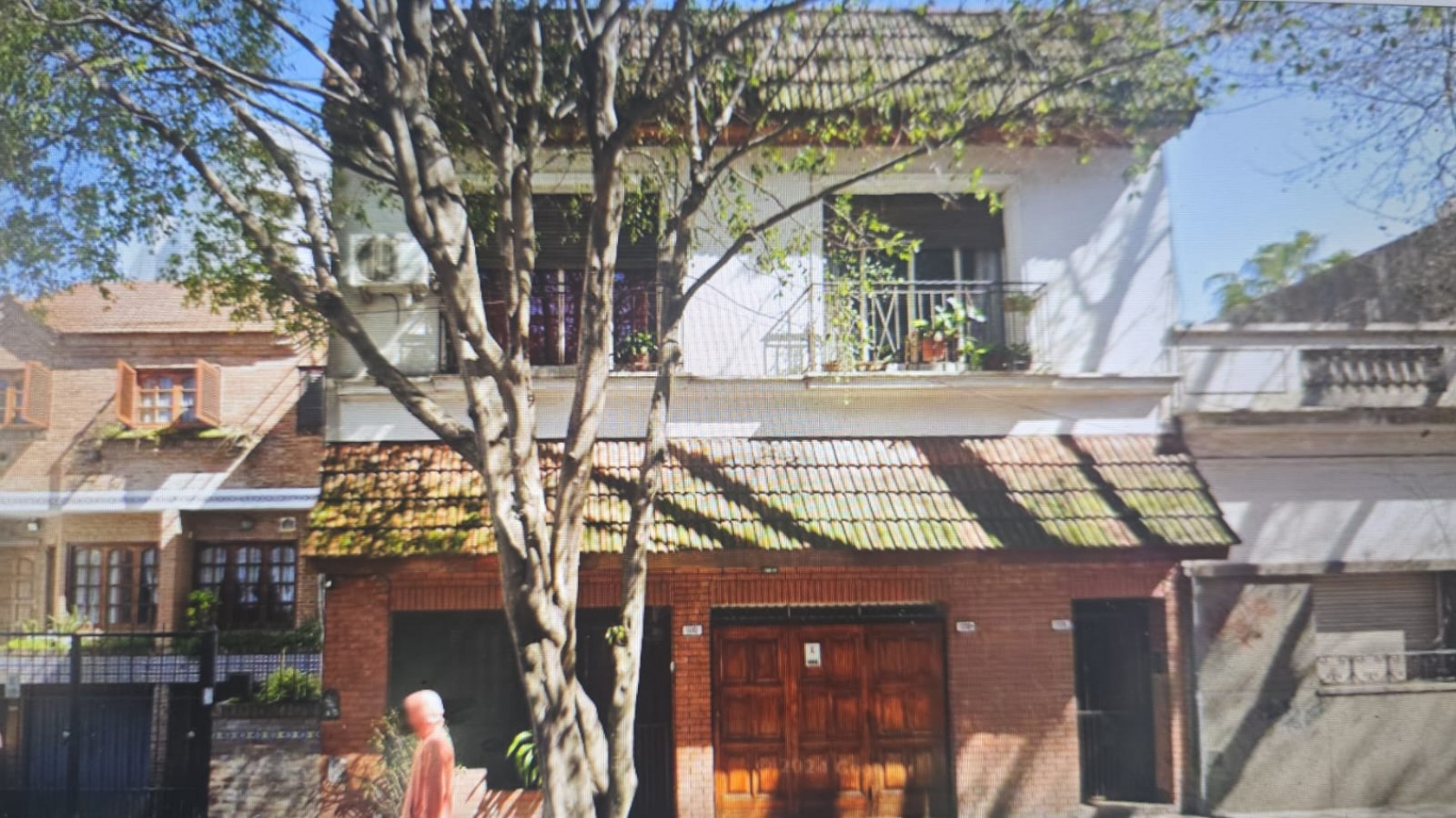 Lote propio 8.66 x 38.00 con 3 PH de 4 amb c/u en perfecto estado sin subdividir Ideal constructor flipping