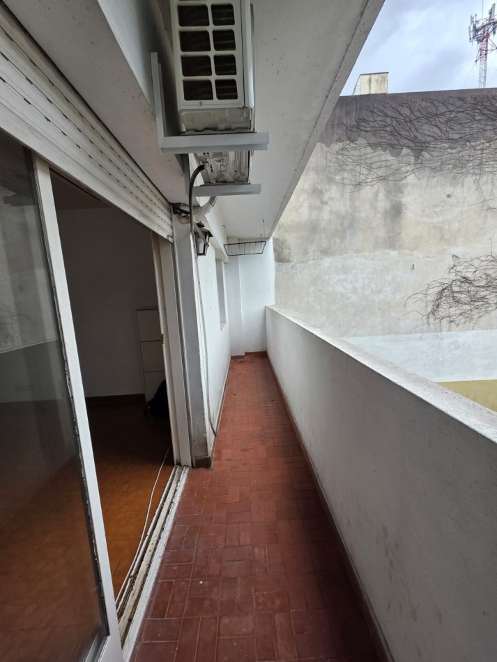 Excelente 2 amb grandes contrafrente abierto con balcon corrido lavadero en cocina