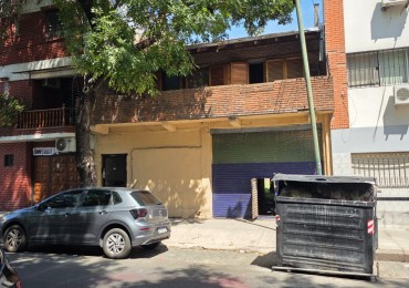 Casa/ Deposito con entrada vehicular y vivienda
