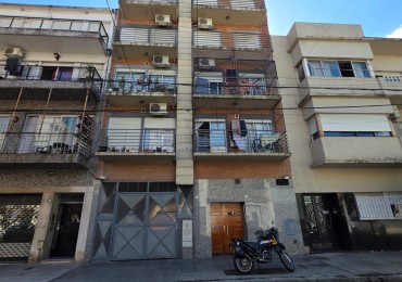 Excelente cochera cubierta y fija en edificio joven bajas expensas mts.Facultad